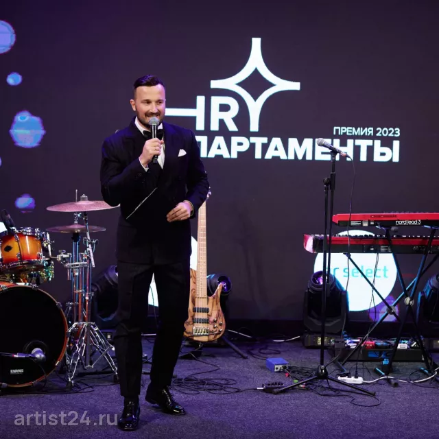 Ведущий Михаил Калмыков — ведущий