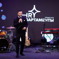 Ведущий Михаил Калмыков