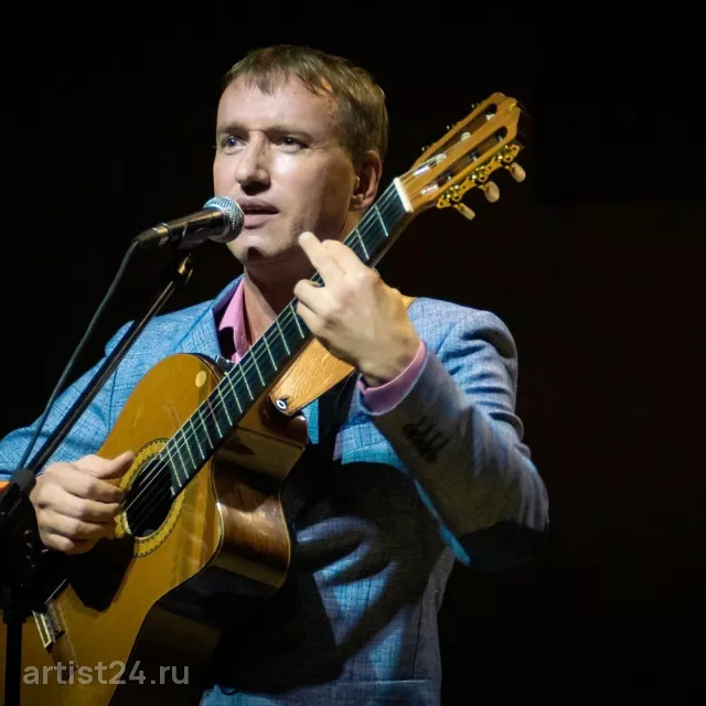 Певец и гитарист Роман Ланкин — вокалист