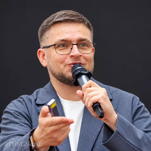 Ведущий Алексей Кобелюк — ведущий
